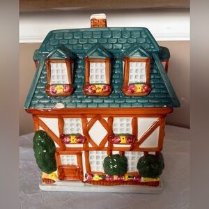 1999 Sherwood Brands Bakery House Cookie Jar